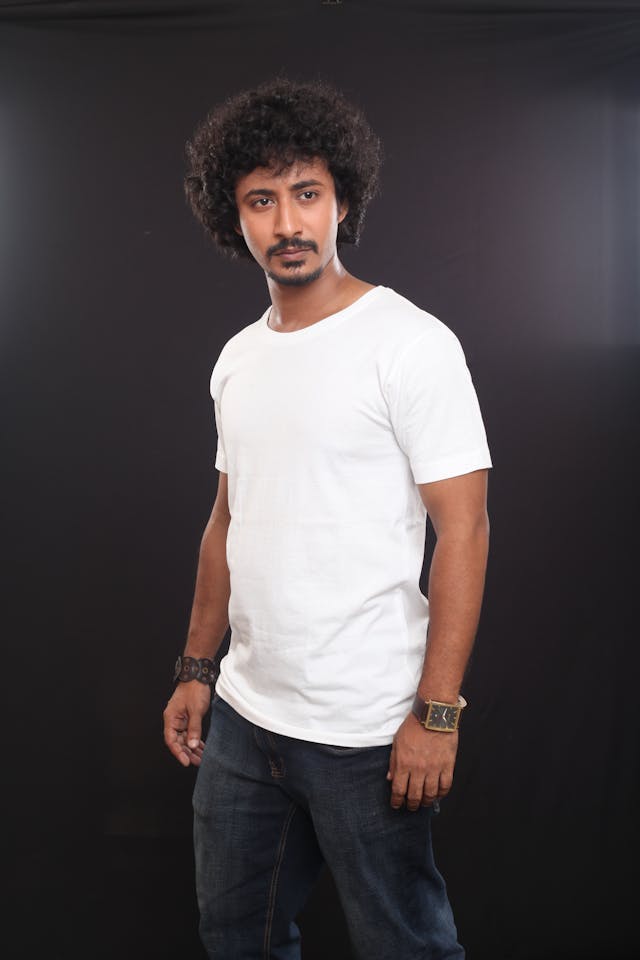 pexels-j-sarkar-368375-991509